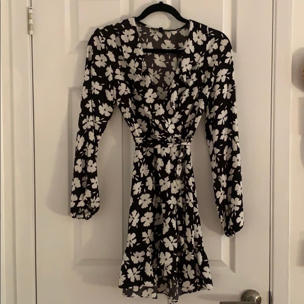 DYNAMITE floral dress